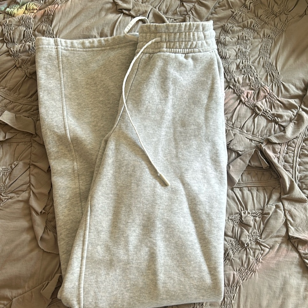 Lululemon Loungeful Straight Leg Sweatpant Size 2